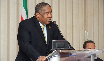 Ex-minister Gillmore Hoefdraad van Financiën.