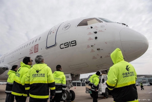 Chinese tegenhanger Boeing 737 vliegt voor het eerst buiten China © ANP Chinese tegenhanger Boeing 737 vliegt voor het eerst buiten China © ANP